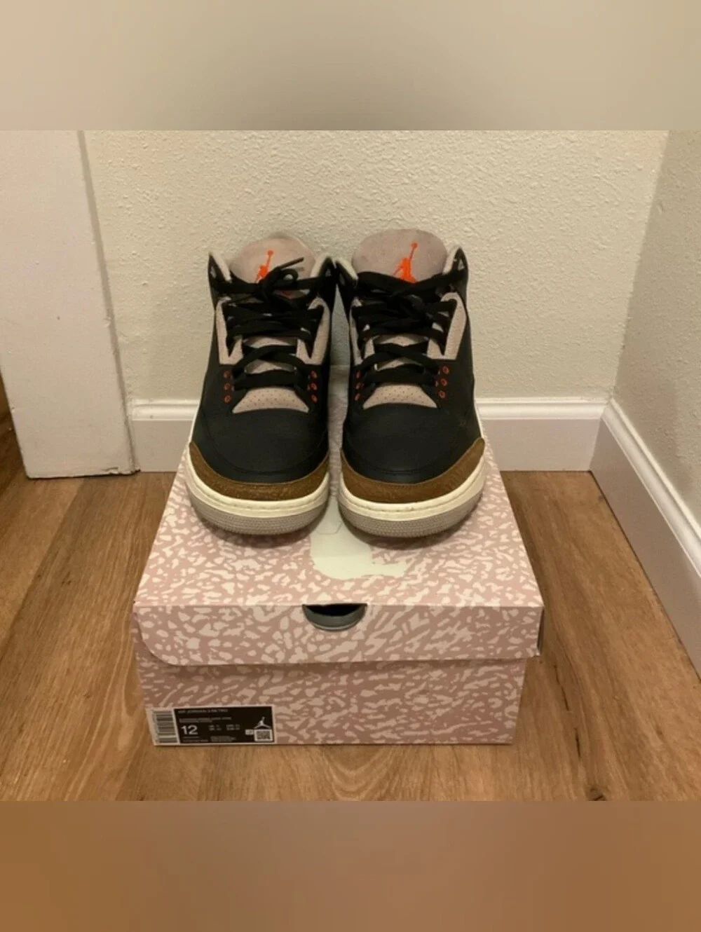Men's Black and Brown Jordan 3 Retro Leather Sneakers - Unbranded